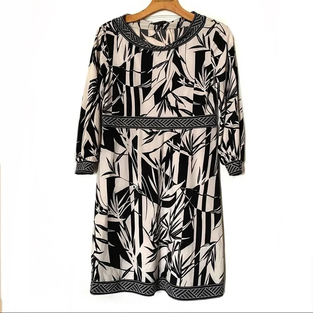 BCBG Maxazria Dress S 6 Black White Palm Print Stretch Jersey Knit Knee Length